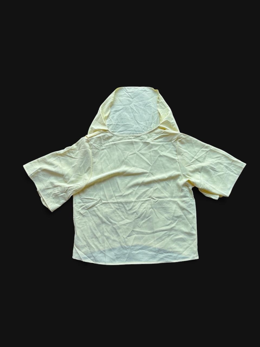 ✨ Yellow polyester &
spandex hoodie top in a L✨